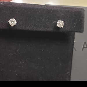 10k gold 0.55Ctt real diamond solitaire stud earings
